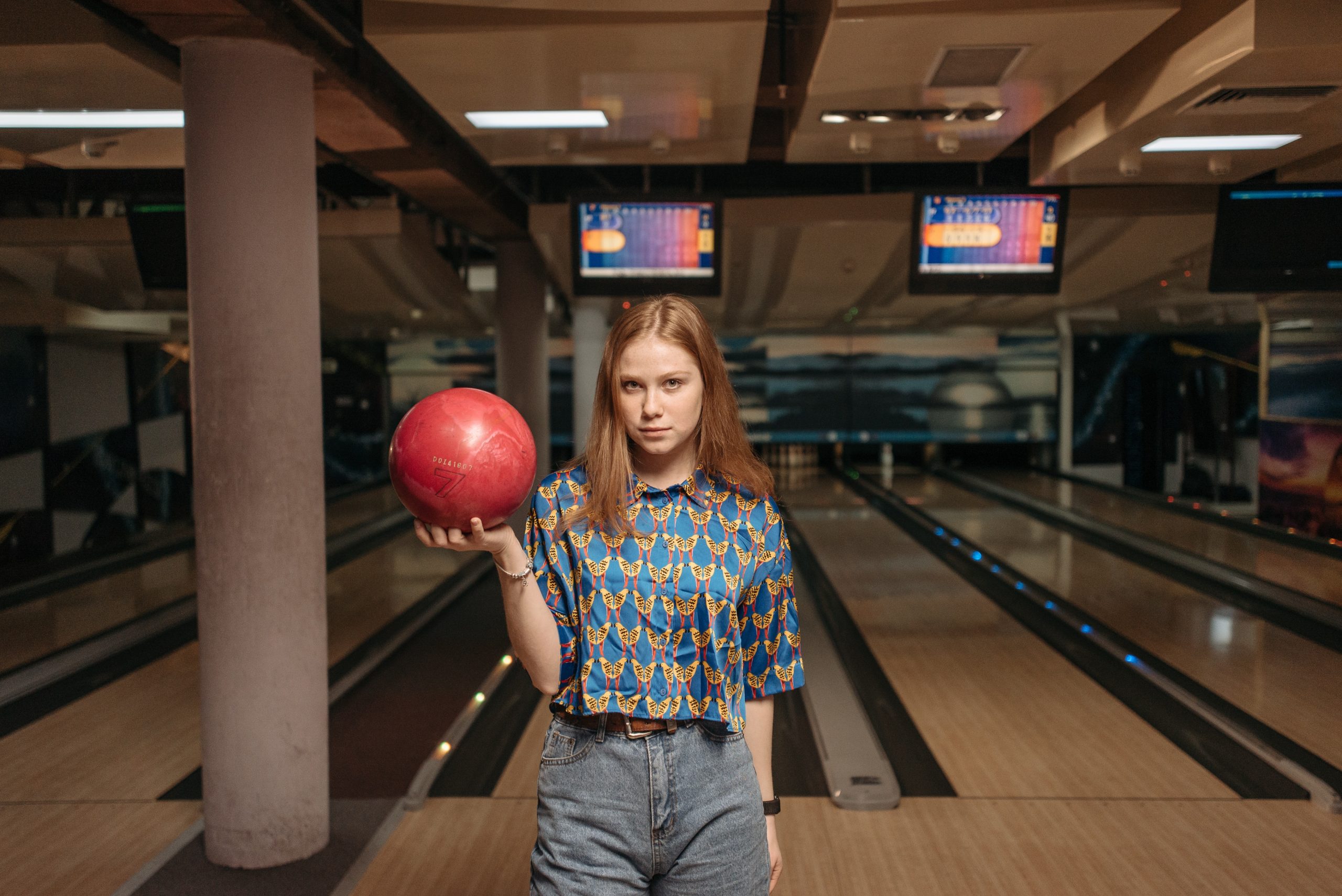 Semi fingertip grip bowling