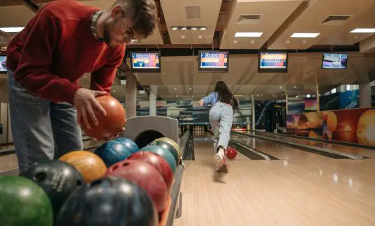 plastic-bowling-balls